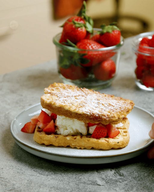 French toast-vaffel med is
