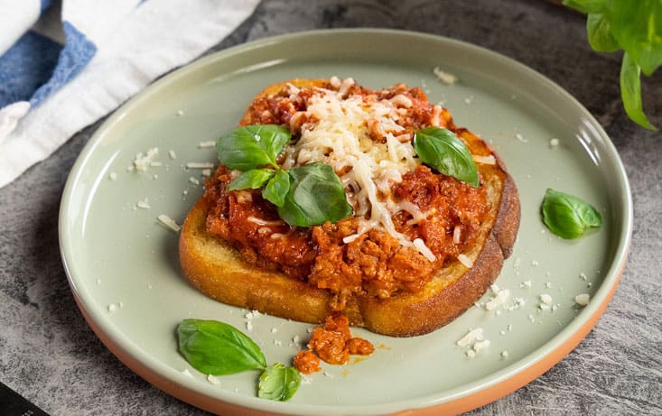 Leftover Toast Bolognese på Levain  - Opskrifter | Pågen