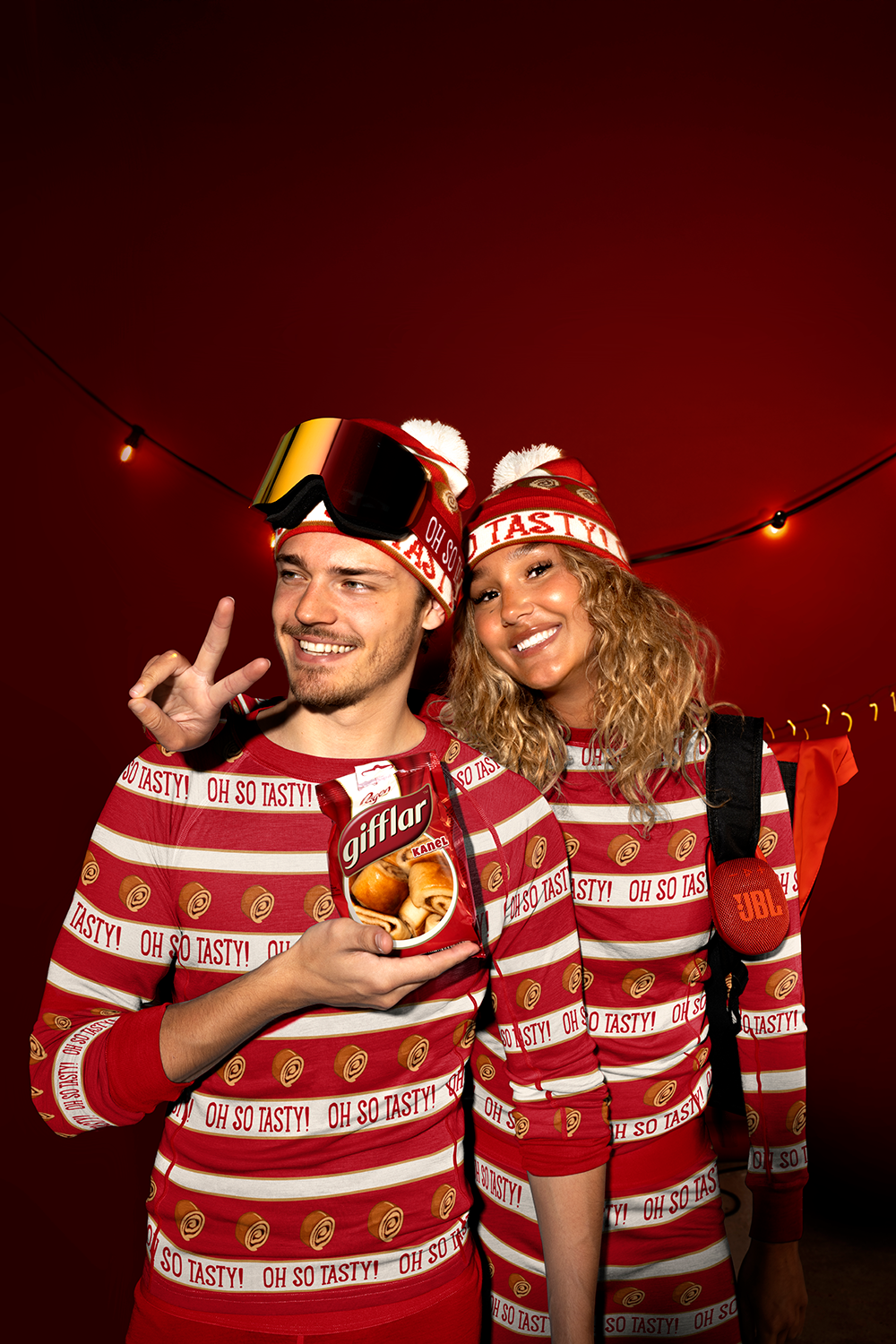 Billede af personer iført tøj fra Gifflar merch shop