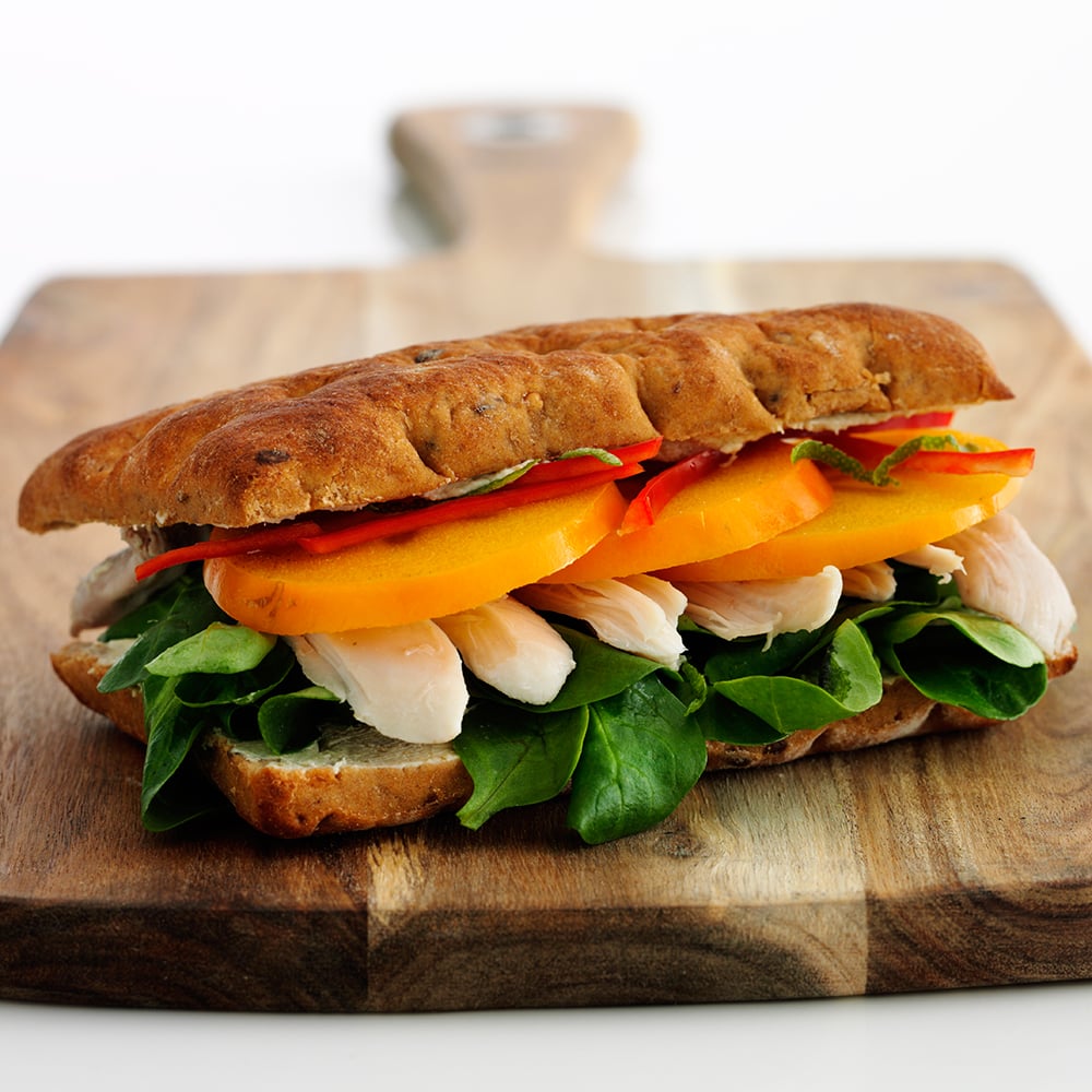 Sandwich med kylling,kakifrugt og karrycreme