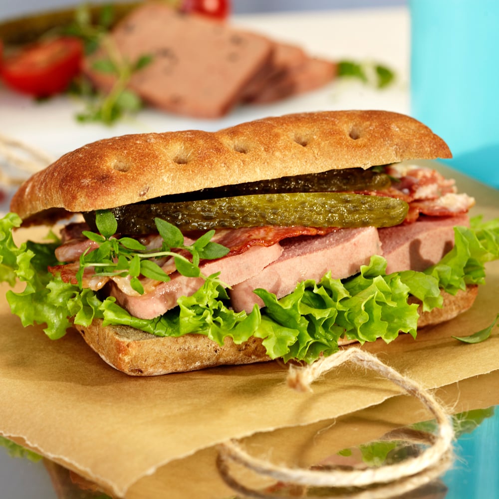 Javisst sandwich med leverpostej og bacon