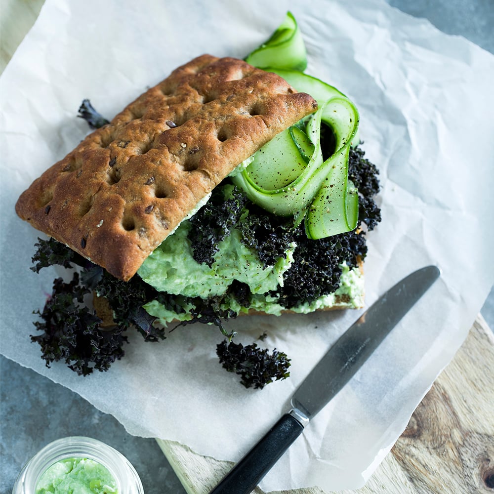 Javisst med Edamamehummus og sprød kål