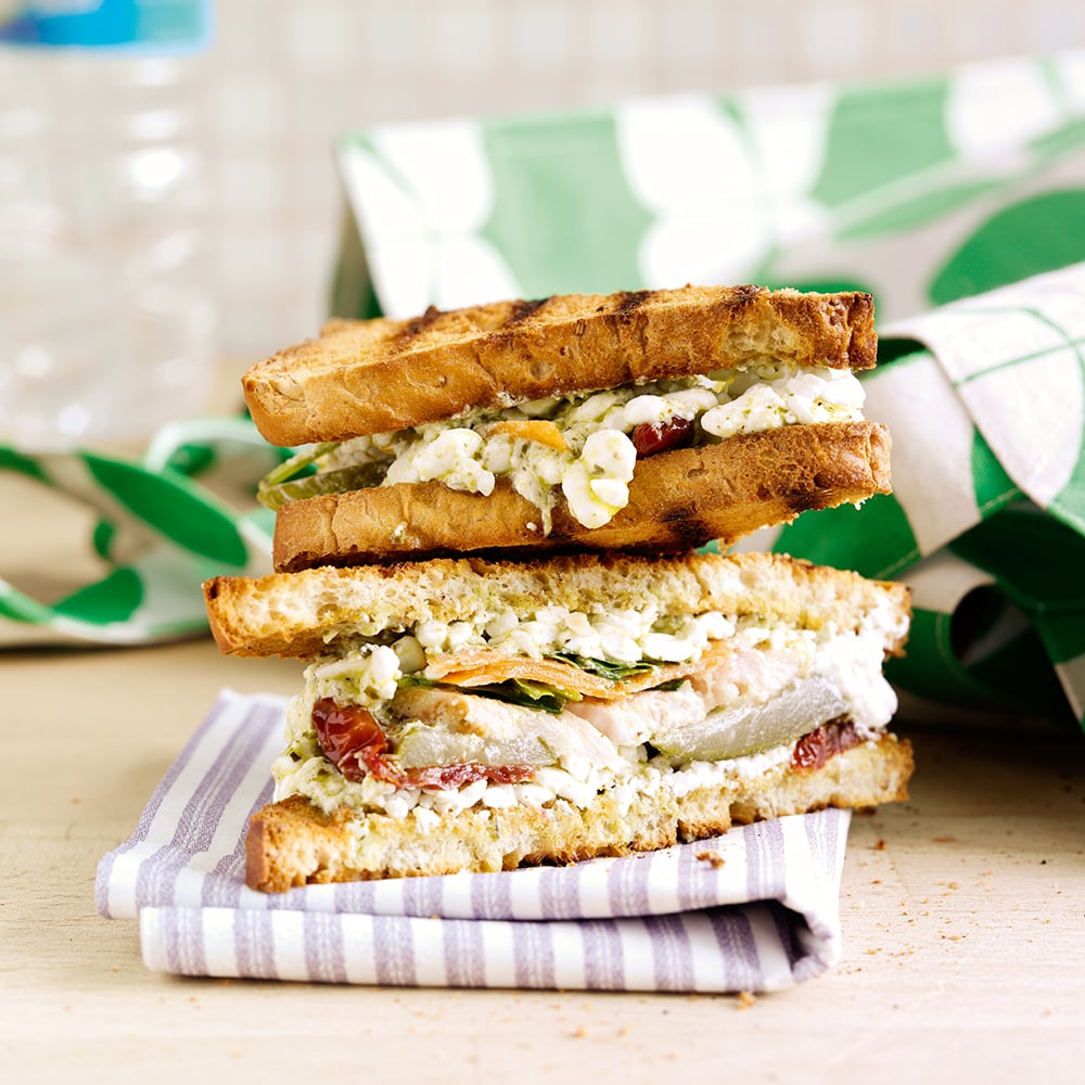 Kyllingtrekant med hytteost og pesto