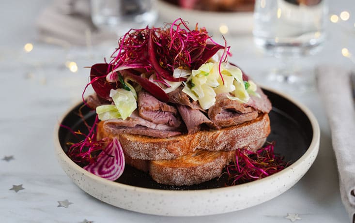 Levain-sandwich med kalvesteg og spidskål - Opskrifter | Pågen