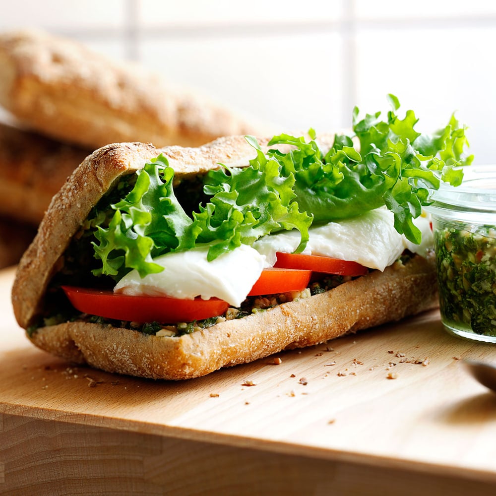 Mozella, tomat og grov pesto