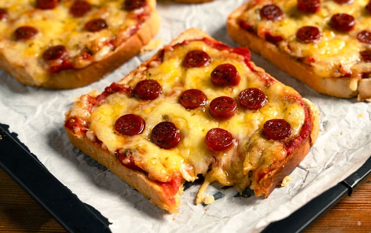 Pizzamadder med mini-pølser på Jättefranska - Recept | Pågen