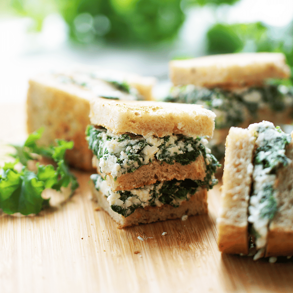Snitter med grønkål og fetaostcreme