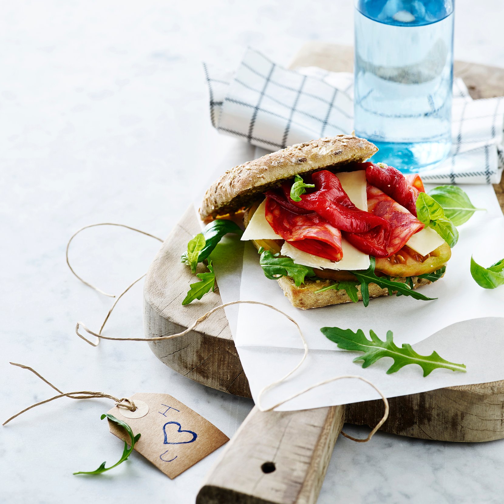   Solstykker med chorizo og ost